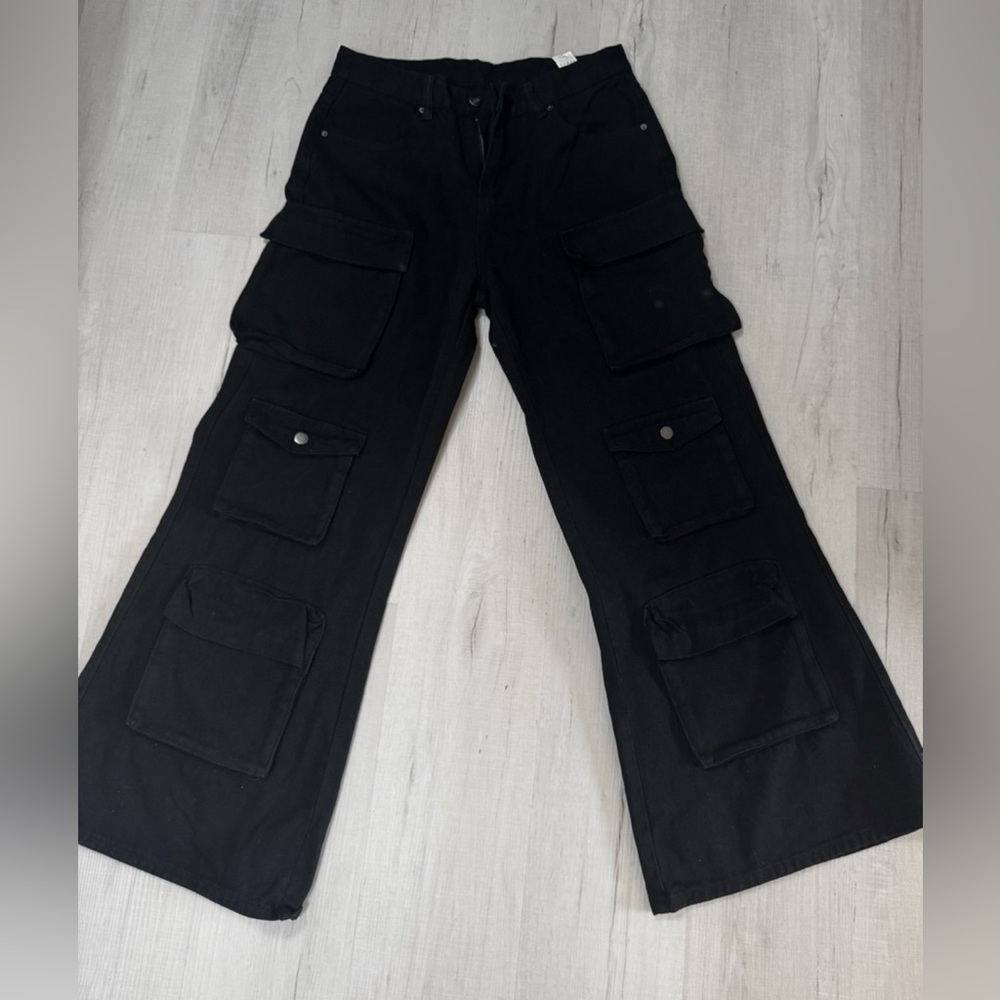 Men’s black wide-leg cargo jeans Size m